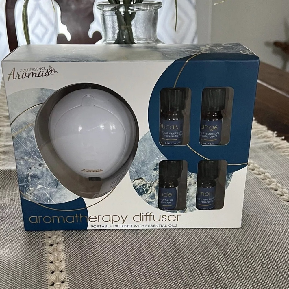 NIB Aromas Aromatherapy Diffuser W/  Essential Oils